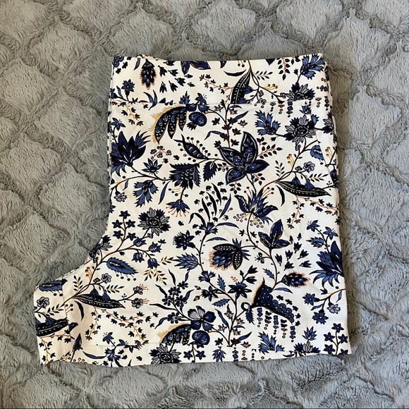 LOFT Pants - LOFT Floral Shorts Size 18